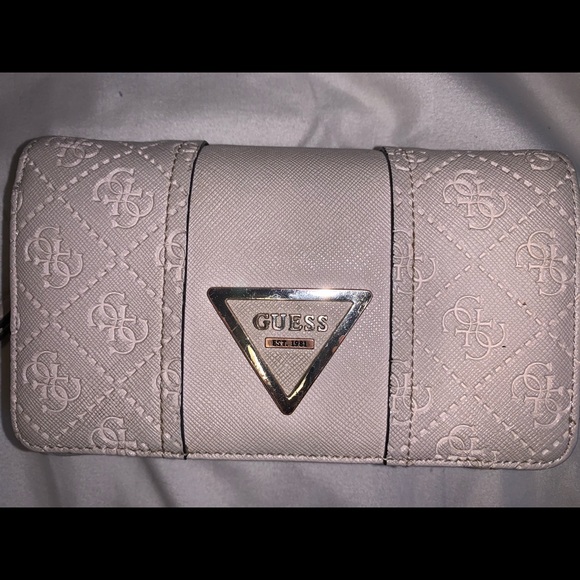 Guess Wallet - Picture 2 of 6